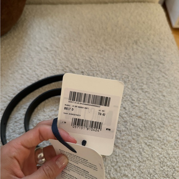 Moncler Narrow Black Logo Belt - Picture 5 of 5